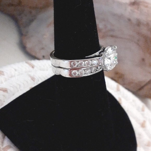 125 FACETS MOISSANITE WEDDING SET - Picture 10 of 13